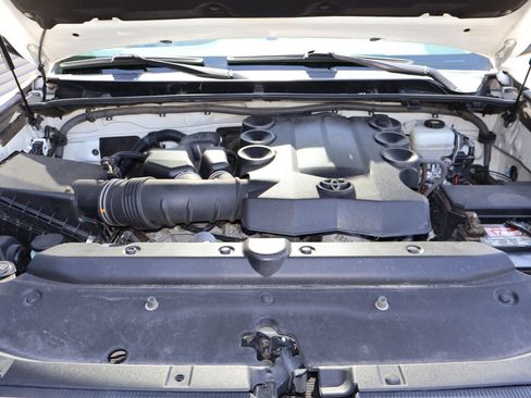Used 2018 Toyota 4Runner Limited AWD/4WD image 30