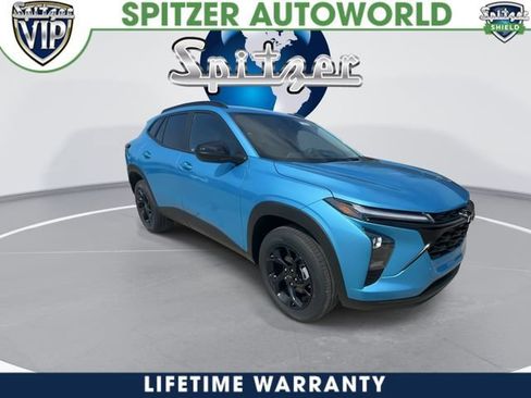 New 2026 Chevrolet Trax LT w/ Midnight Edition FWD image 2