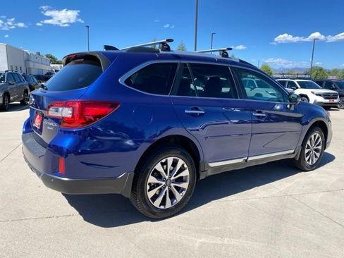 Used 2017 Subaru Outback 3.6R Touring AWD/4WD image 5