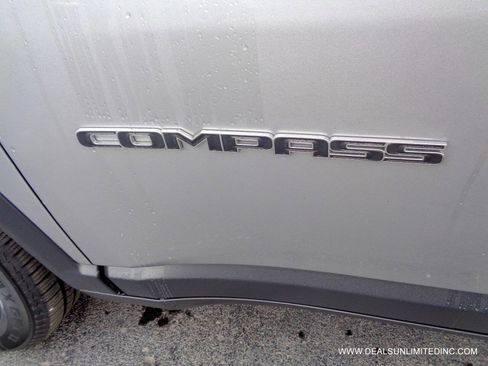 Used 2020 Jeep Compass Latitude w/ Cold Weather Group image 5