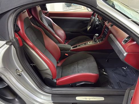 Used 2022 Porsche 718 Boxster Spyder RWD image 19