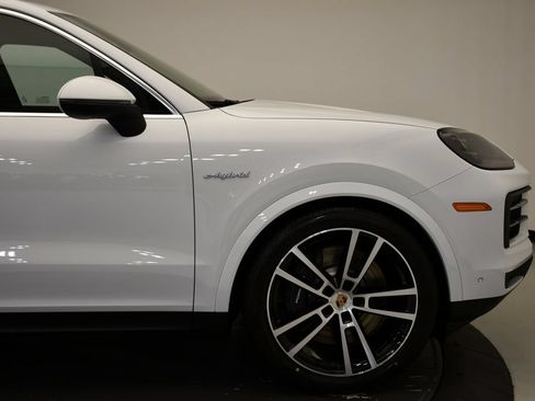 Certified 2026 Porsche Cayenne E-Hybrid AWD/4WD image 16