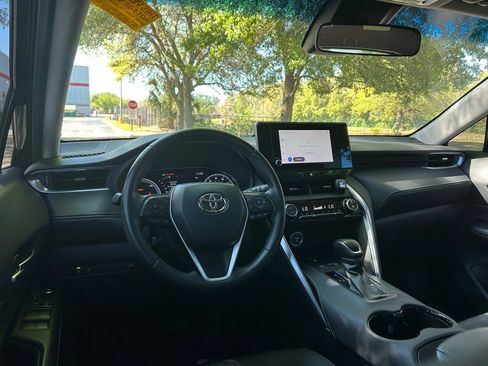 Used 2024 Toyota Venza LE image 12