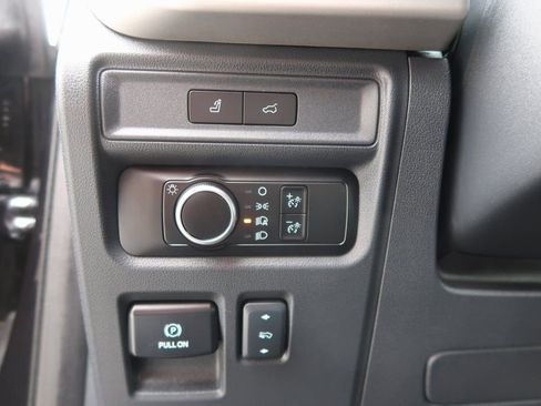 Used 2024 Ford Expedition Max XLT image 16