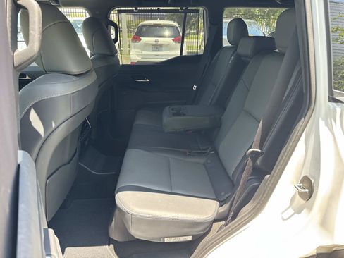 Used 2025 Lexus GX 550 w/ Accessory Package (2T) AWD/4WD image 14