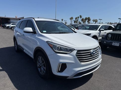 Used 2018 Hyundai Santa Fe SE FWD image 3