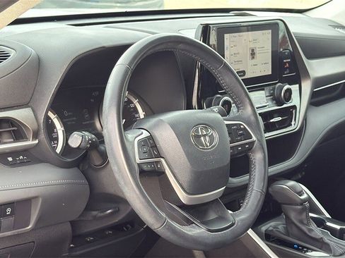 Used 2023 Toyota Highlander LE image 7