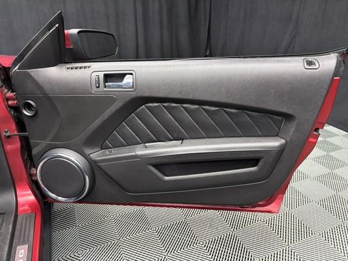 Used 2010 Ford Mustang Premium RWD image 37