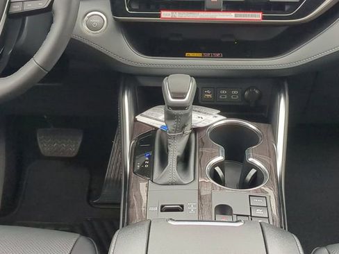 New 2026 Toyota Highlander Limited AWD/4WD image 19