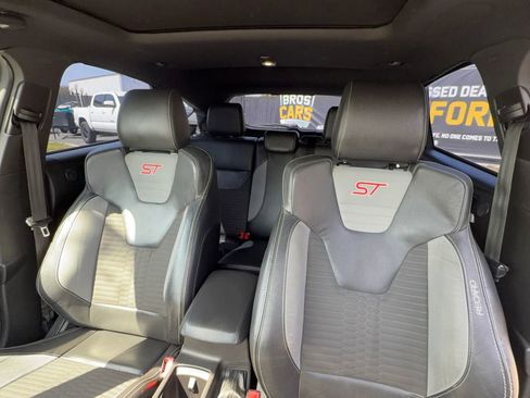 Used 2018 Ford Focus ST w/ Equipment Group 401A FWD image 14