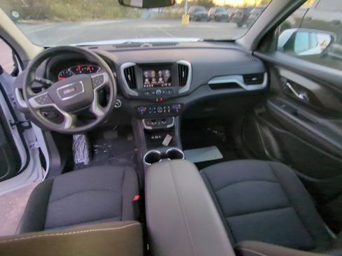 Used 2023 GMC Terrain SLE w/ Driver Convenience Package image 14