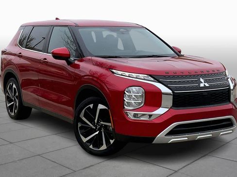 Used 2023 Mitsubishi Outlander SE image 3