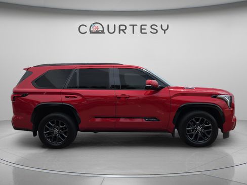 Certified 2023 Toyota Sequoia Platinum AWD/4WD image 6