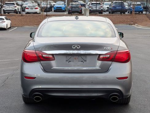 Used 2018 INFINITI Q70 Luxe w/ Sport Package image 8