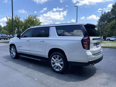 Used 2023 Chevrolet Suburban High Country AWD/4WD image 7