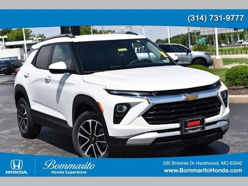 Used 2025 Chevrolet TrailBlazer LT AWD/4WD image 1
