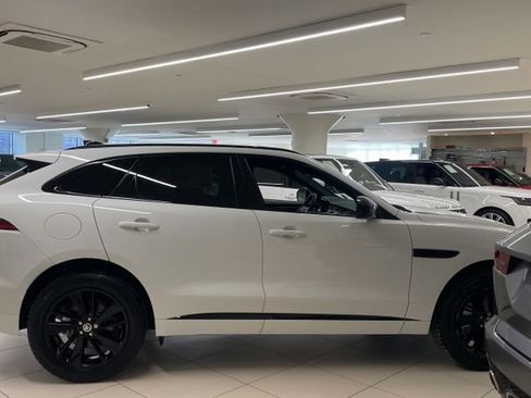 Used 2025 Jaguar F-PACE R-Dynamic S image 11