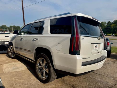 Used 2016 Cadillac Escalade Premium AWD/4WD image 6