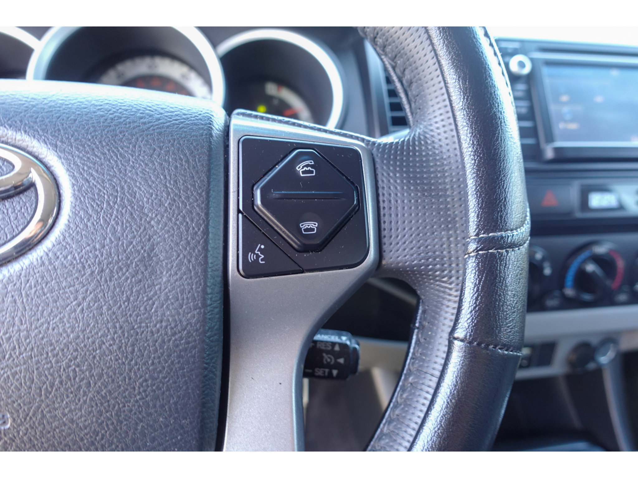Used 2014 Toyota Tacoma PreRunner w/ Convenience Package RWD image 18