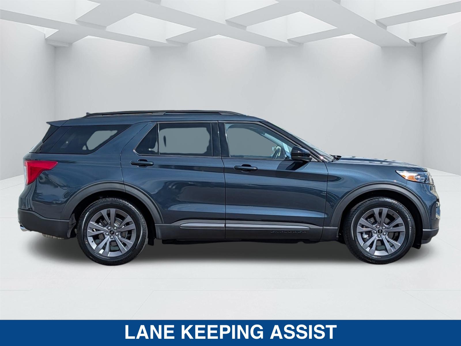 Certified 2023 Ford Explorer XLT w/ Equipment Group 202A RWD image 4