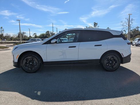 Used 2023 BMW iX xDrive50 image 8