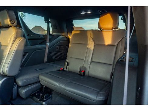 Used 2022 Chevrolet Tahoe Z71 w/ Luxury Package AWD/4WD image 14