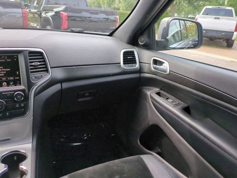 Used 2015 Jeep Grand Cherokee Altitude AWD/4WD image 16