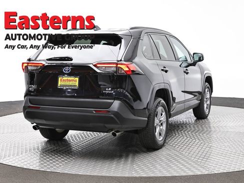 Used 2022 Toyota RAV4 LE AWD/4WD image 5