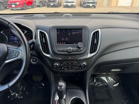 Used 2020 Chevrolet Equinox LT image 2