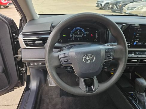 Used 2025 Toyota Camry LE FWD image 18