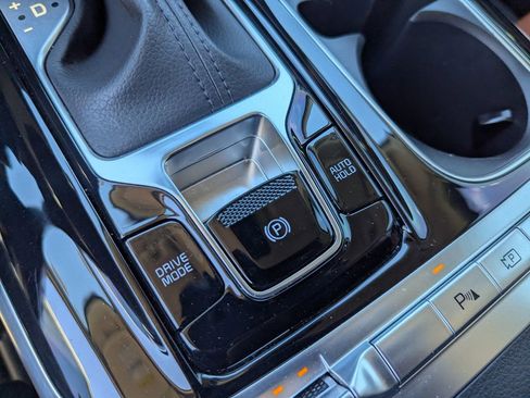 Certified 2024 Kia Carnival SX image 25