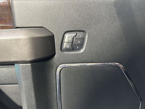 Used 2016 Ford F150 Platinum w/ Equipment Group 701A Luxury image 17