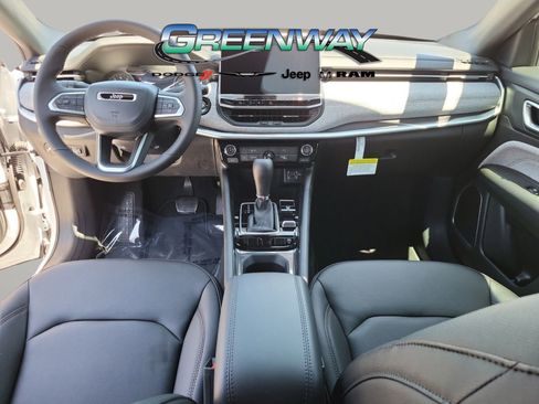 Used 2024 Jeep Compass Latitude AWD/4WD image 8