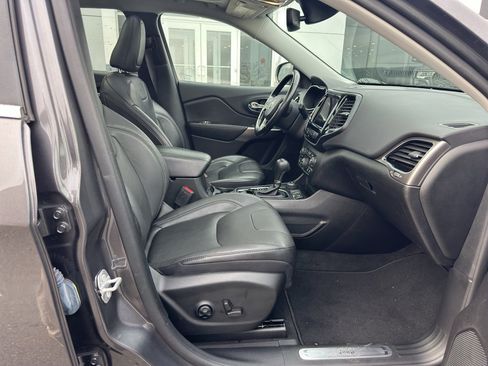 Used 2021 Jeep Cherokee Limited image 22