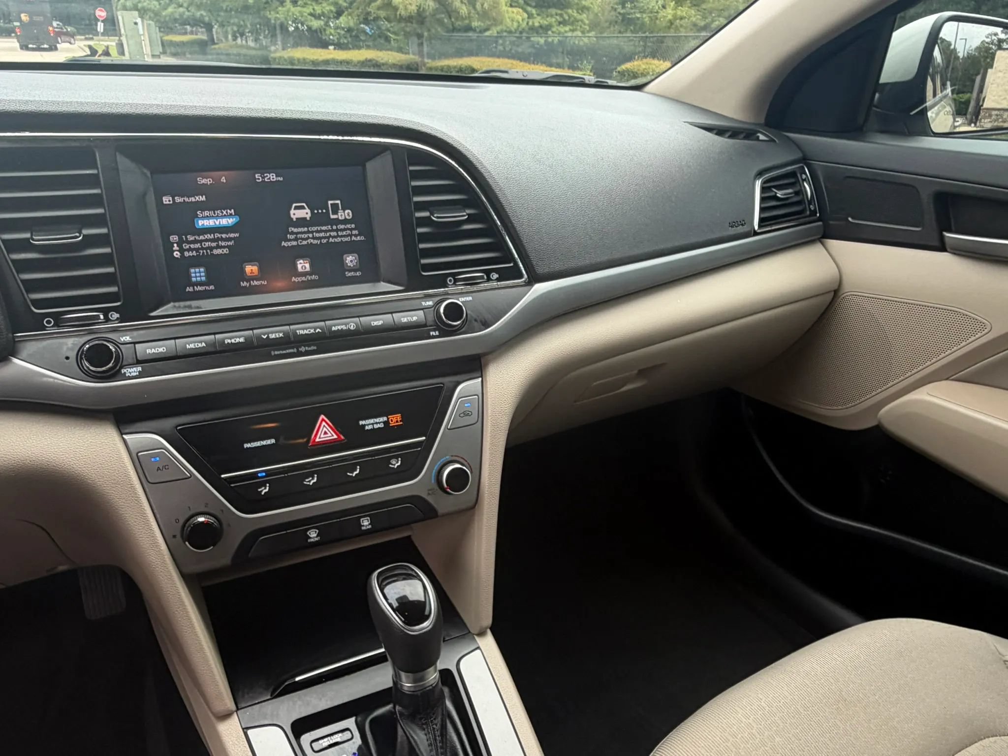 Used 2017 Hyundai Elantra SE FWD image 19
