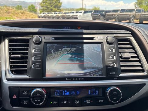 Used 2018 Toyota Highlander XLE AWD/4WD image 16