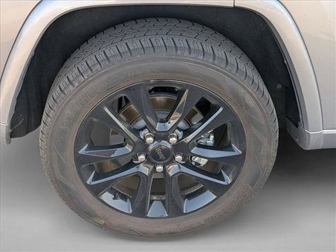 Used 2021 Jeep Grand Cherokee Laredo X RWD image 15