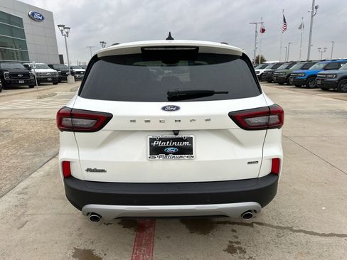 New 2026 Ford Escape SE image 4