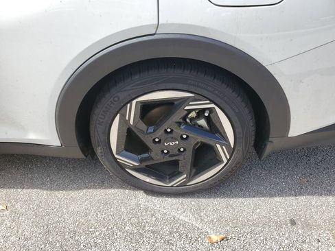 Certified 2025 Kia K4 EX FWD image 9