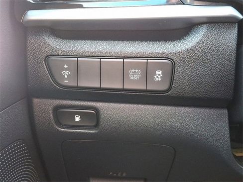 Used 2022 Kia Niro LX image 24