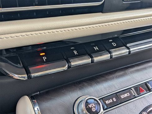 Used 2020 Lincoln Aviator Reserve w/ Equipment Group 201A image 24