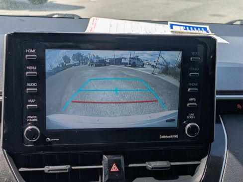 Used 2021 Toyota Corolla LE image 20