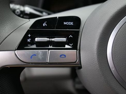 Used 2022 Hyundai Elantra SEL image 16