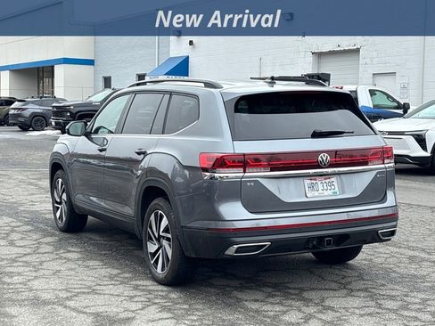 Used 2025 Volkswagen Atlas SE image 2