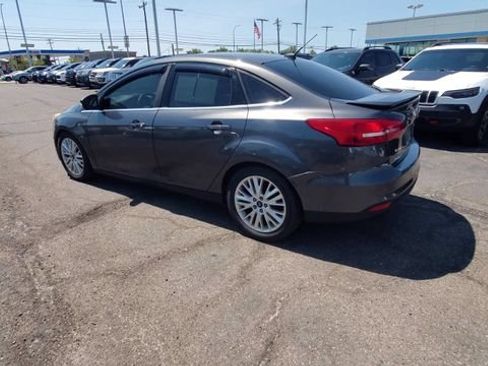 Used 2016 Ford Focus Titanium FWD image 6