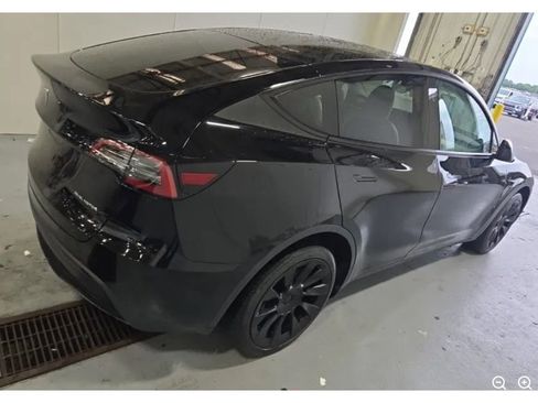 Used 2023 Tesla Model Y Long Range AWD/4WD image 5