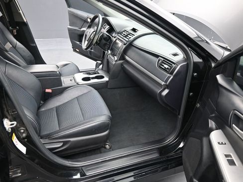 Used 2013 Toyota Camry SE image 23
