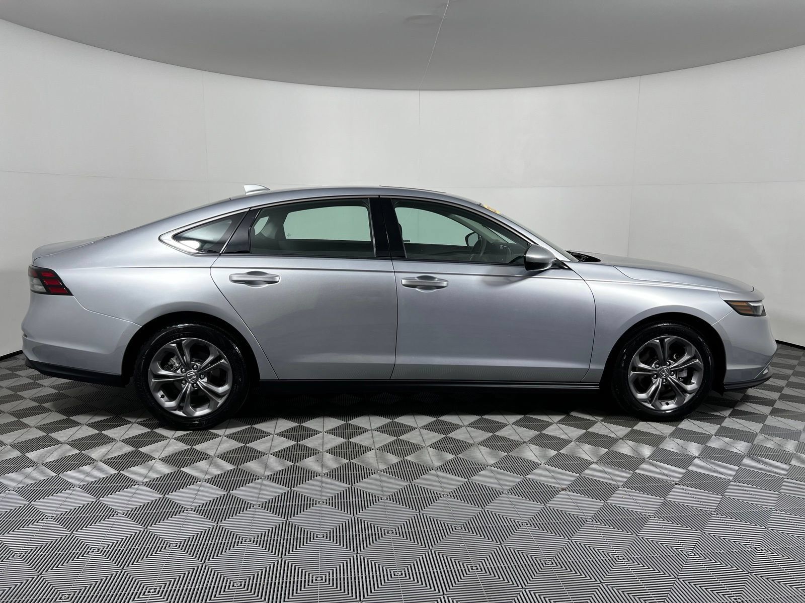 Used 2024 Honda Accord EX image 4