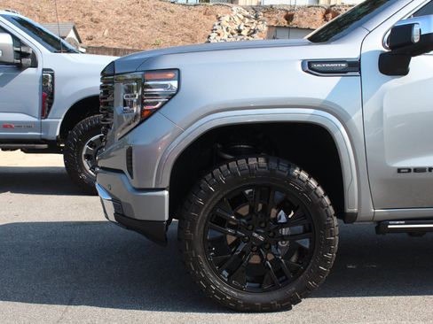 Used 2026 GMC Sierra 1500 Denali Ultimate w/ LPO, Black Badging Package AWD/4WD image 91