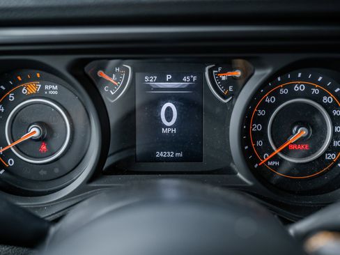 Used 2024 Jeep Wrangler Sport S image 27